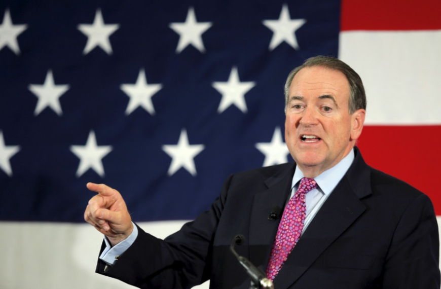 mike huckabee net worth